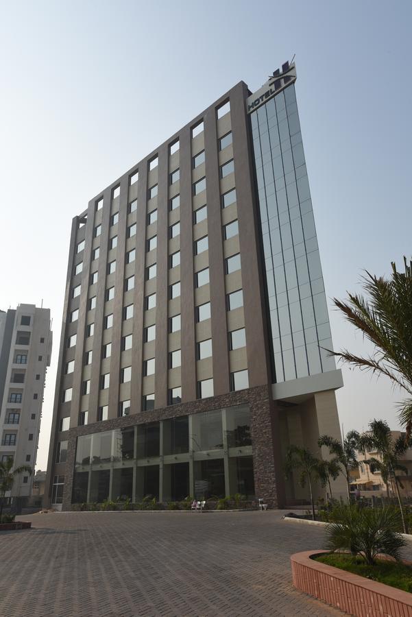 Hotel H - Sandhill Hotels Private Limited Ānand Dış mekan fotoğraf