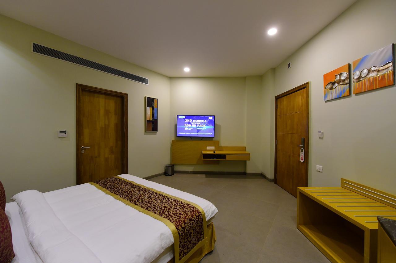 Hotel H - Sandhill Hotels Private Limited Ānand Dış mekan fotoğraf