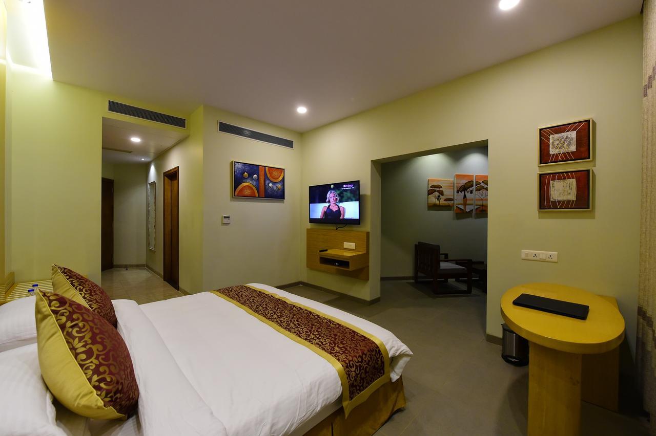 Hotel H - Sandhill Hotels Private Limited Ānand Dış mekan fotoğraf
