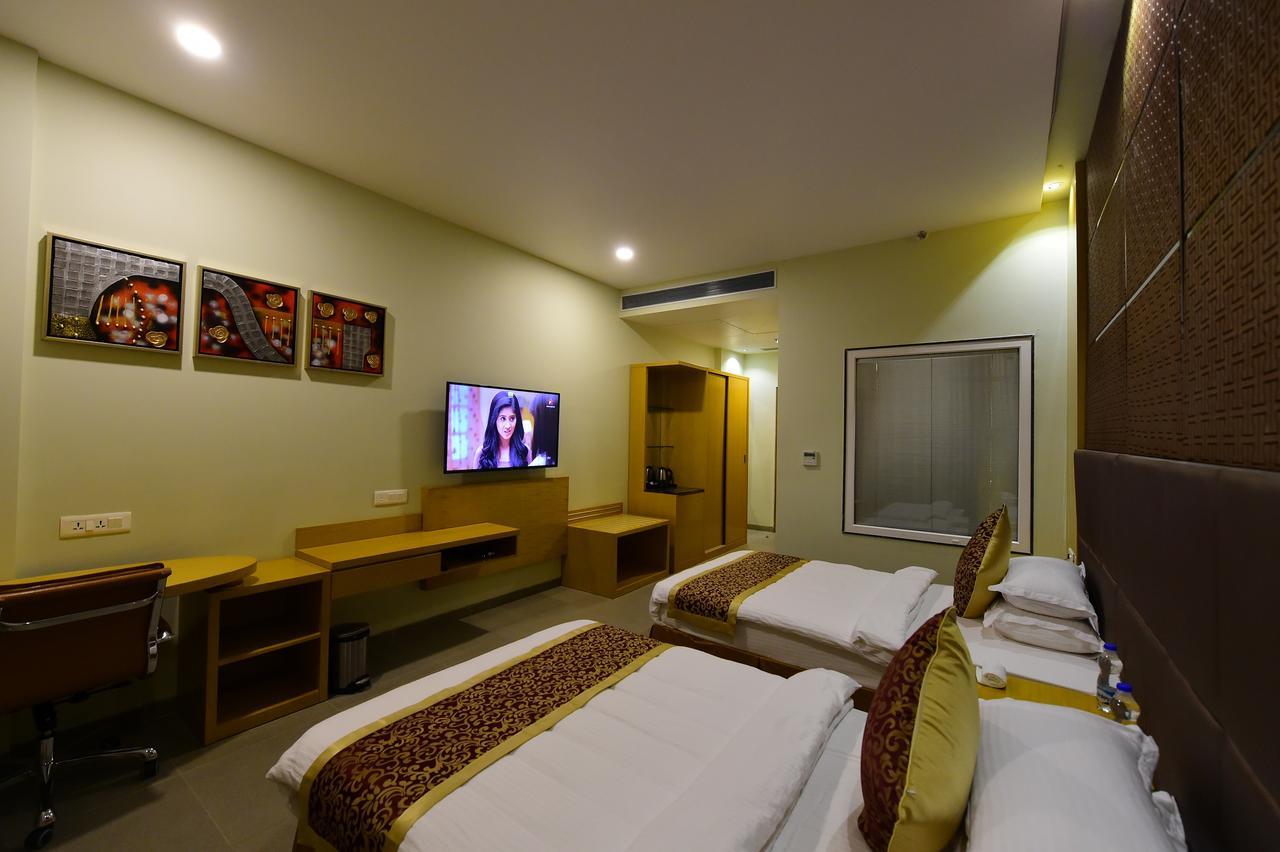 Hotel H - Sandhill Hotels Private Limited Ānand Dış mekan fotoğraf