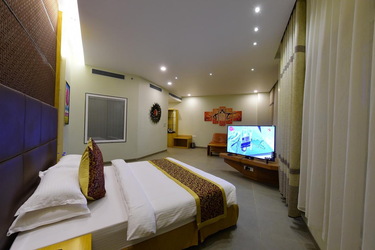 Hotel H - Sandhill Hotels Private Limited Ānand Dış mekan fotoğraf