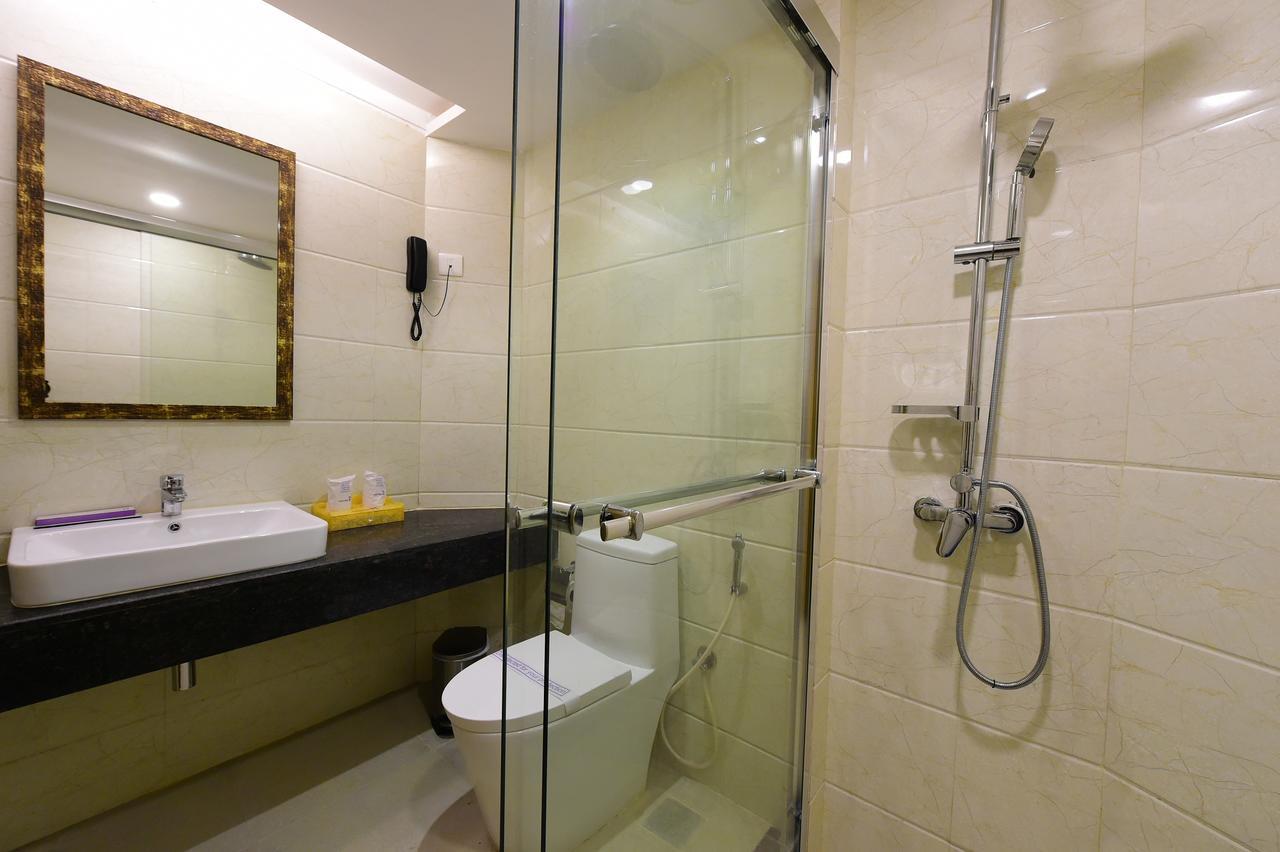 Hotel H - Sandhill Hotels Private Limited Ānand Dış mekan fotoğraf