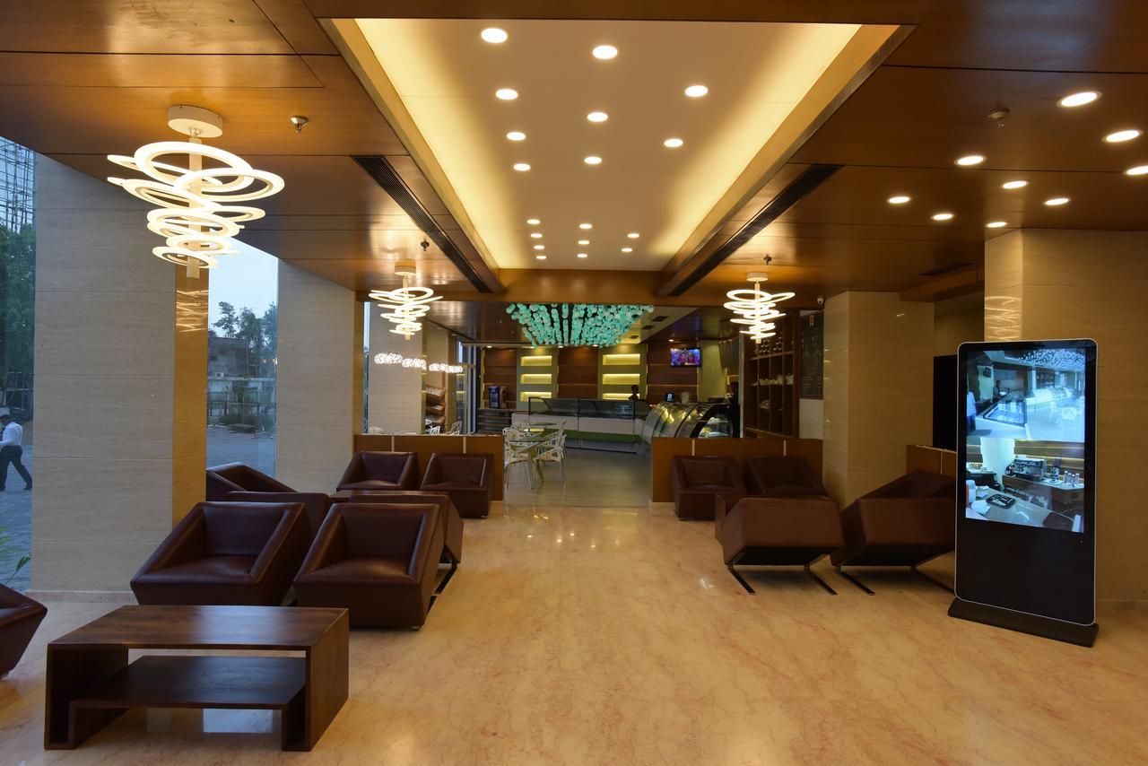 Hotel H - Sandhill Hotels Private Limited Ānand Dış mekan fotoğraf