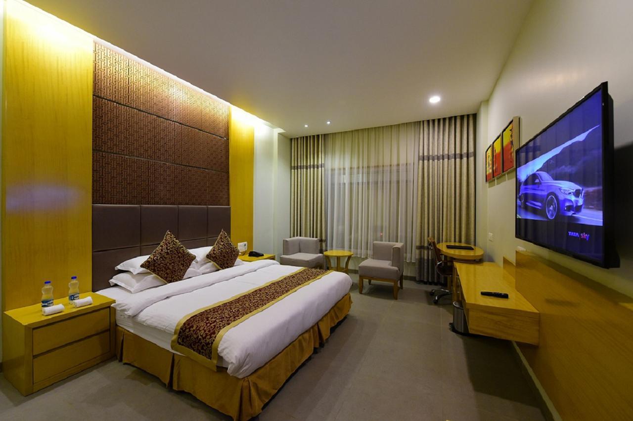 Hotel H - Sandhill Hotels Private Limited Ānand Dış mekan fotoğraf