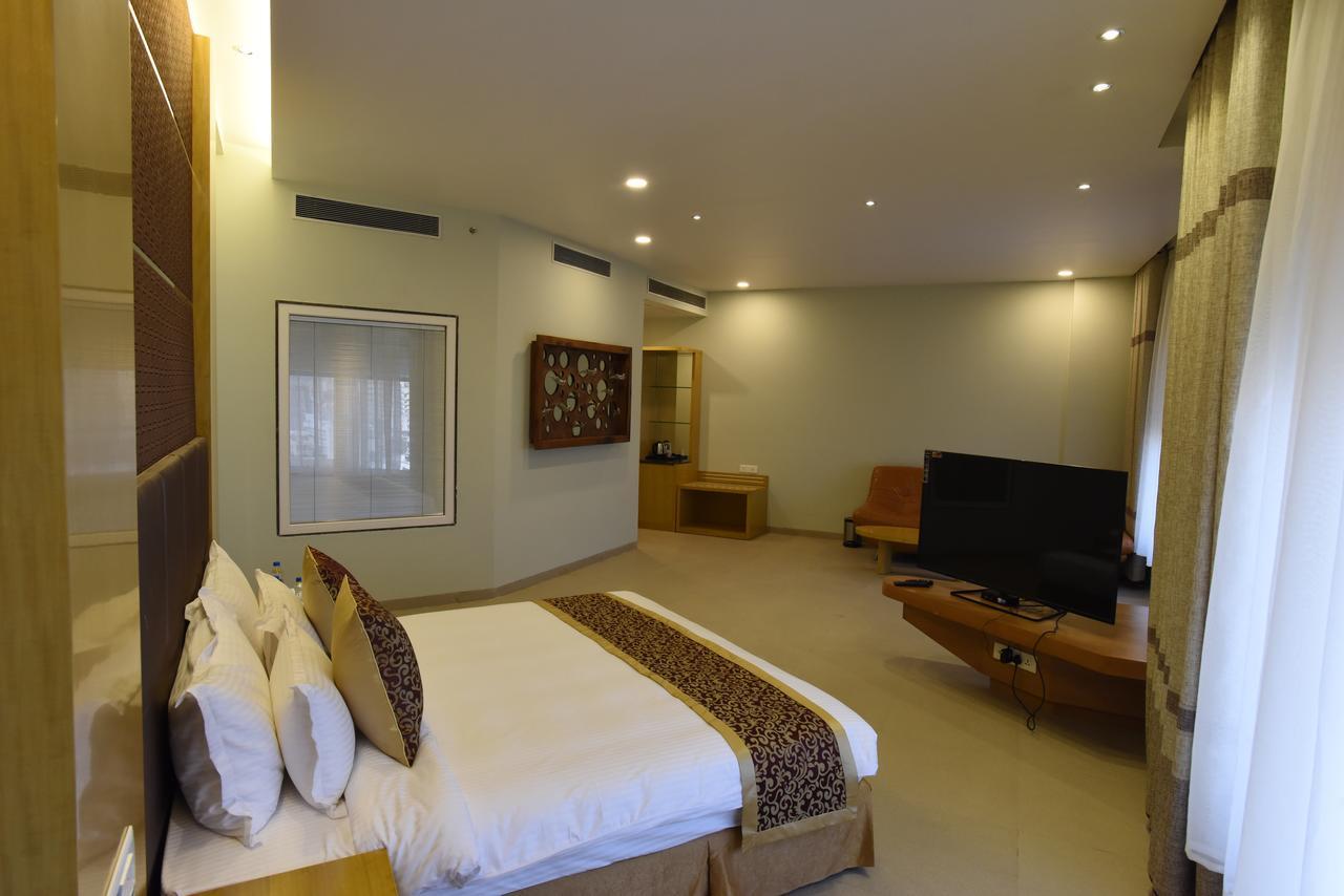 Hotel H - Sandhill Hotels Private Limited Ānand Dış mekan fotoğraf
